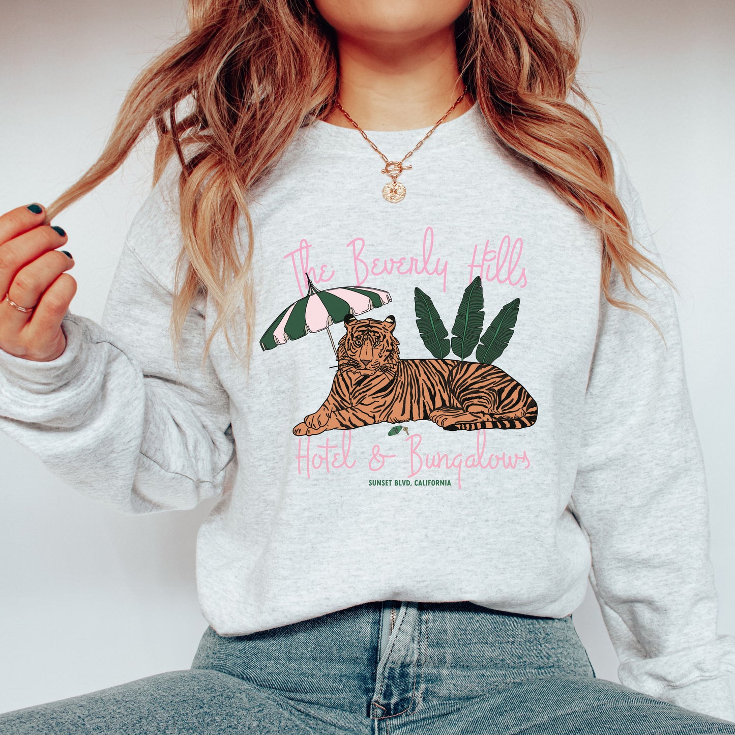 Vintage Beverly Hills Hotel Sweatshirt Tiger Sweater Posh Vintage Aesthetic Preppy California Crewneck Trendy State Sweatshirt